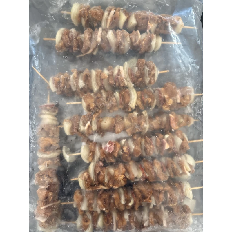 Saslik csirkecombból, kolbásszal 250 g/db  10 db/csomag